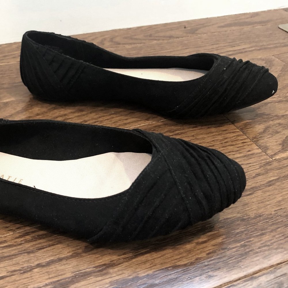 Kelly & Katie Women's black suede Ballet Flats